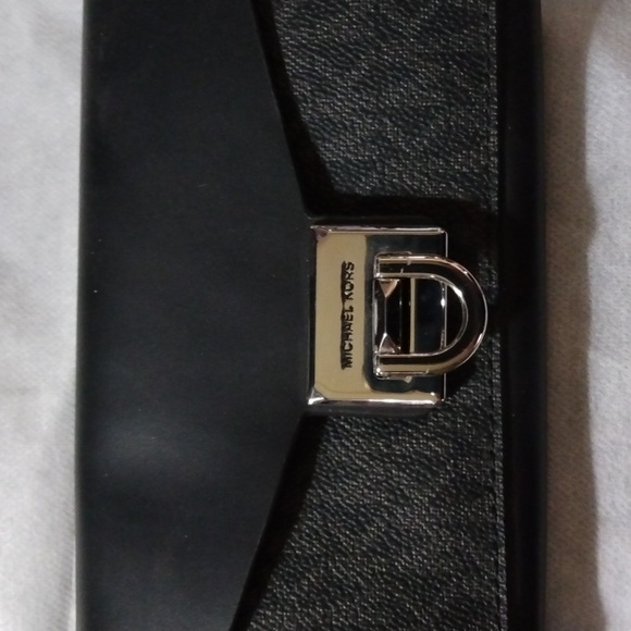 Michael Kors, Leather Wallet/Wristlet, with Logo,Black with Gold, New,Never used - Picture 2 of 8